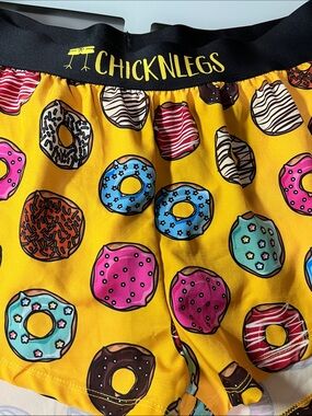 Chicknlegs Donut-Print Split Shorts 1.5